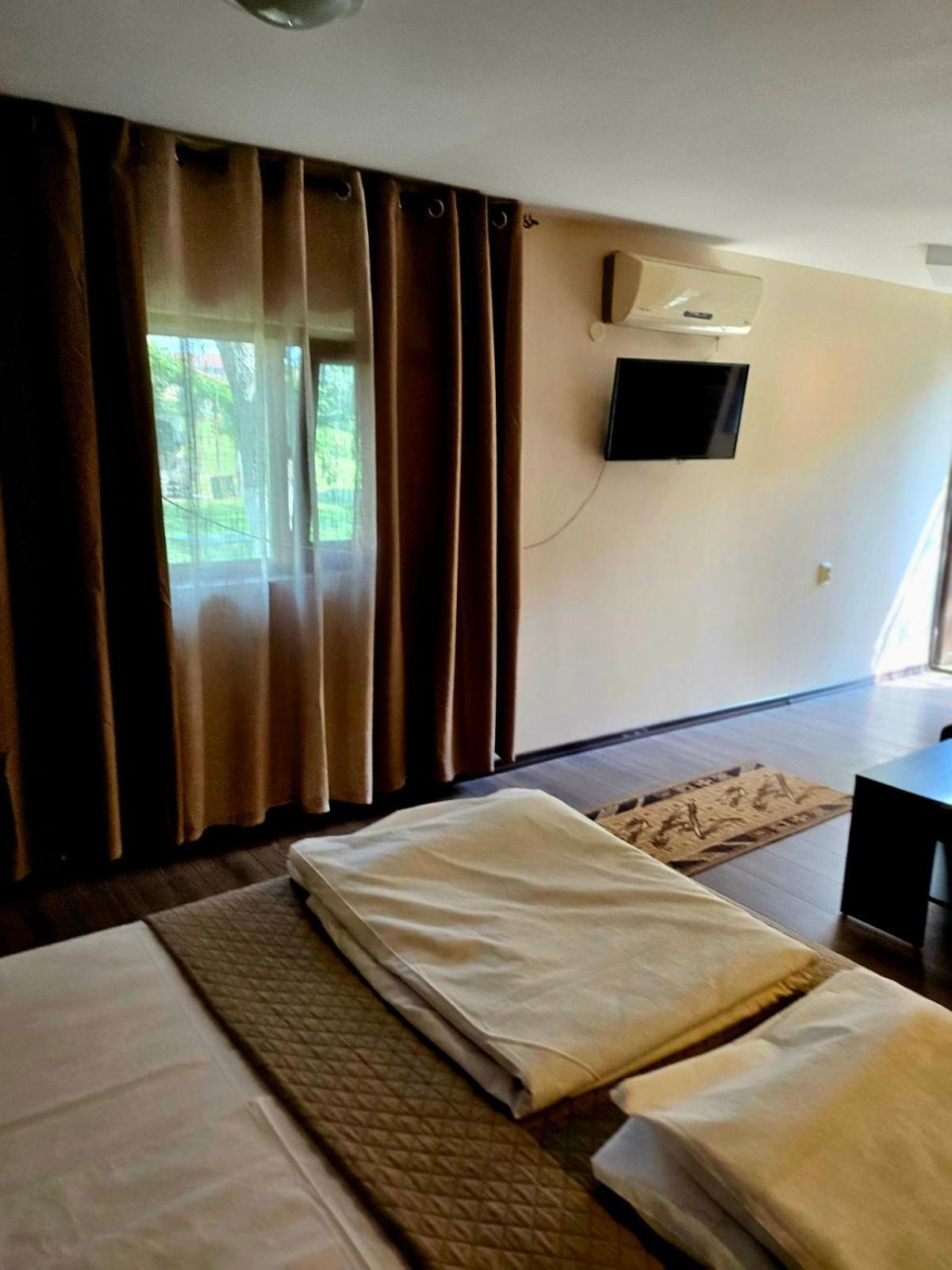Orehite-Family Hotel ,Food & Pool Bozhichen Ngoại thất bức ảnh