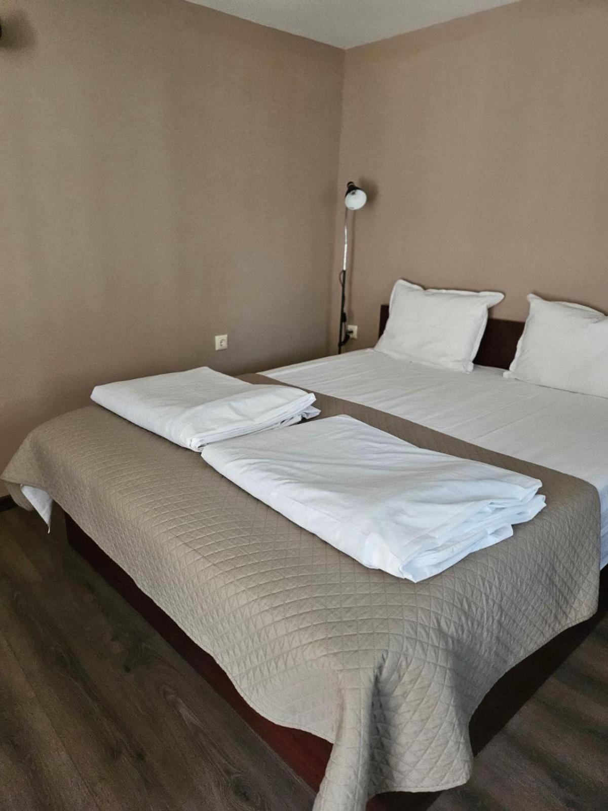Orehite-Family Hotel ,Food & Pool Bozhichen Ngoại thất bức ảnh