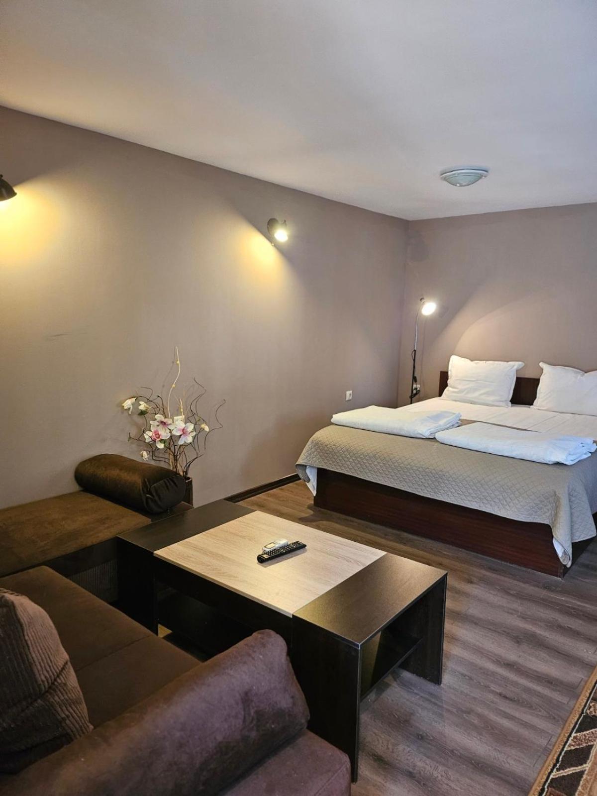 Orehite-Family Hotel ,Food & Pool Bozhichen Ngoại thất bức ảnh