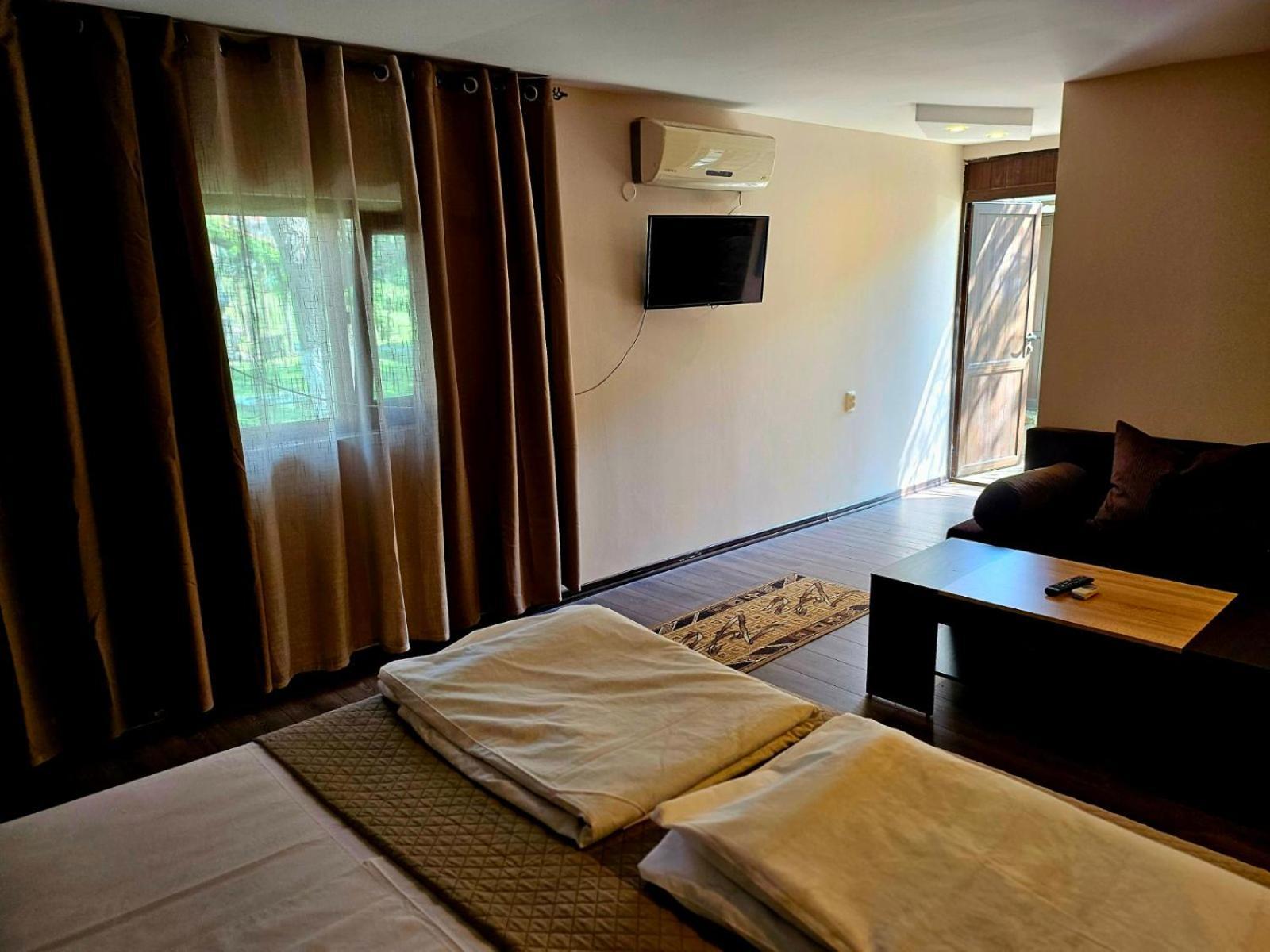 Orehite-Family Hotel ,Food & Pool Bozhichen Ngoại thất bức ảnh