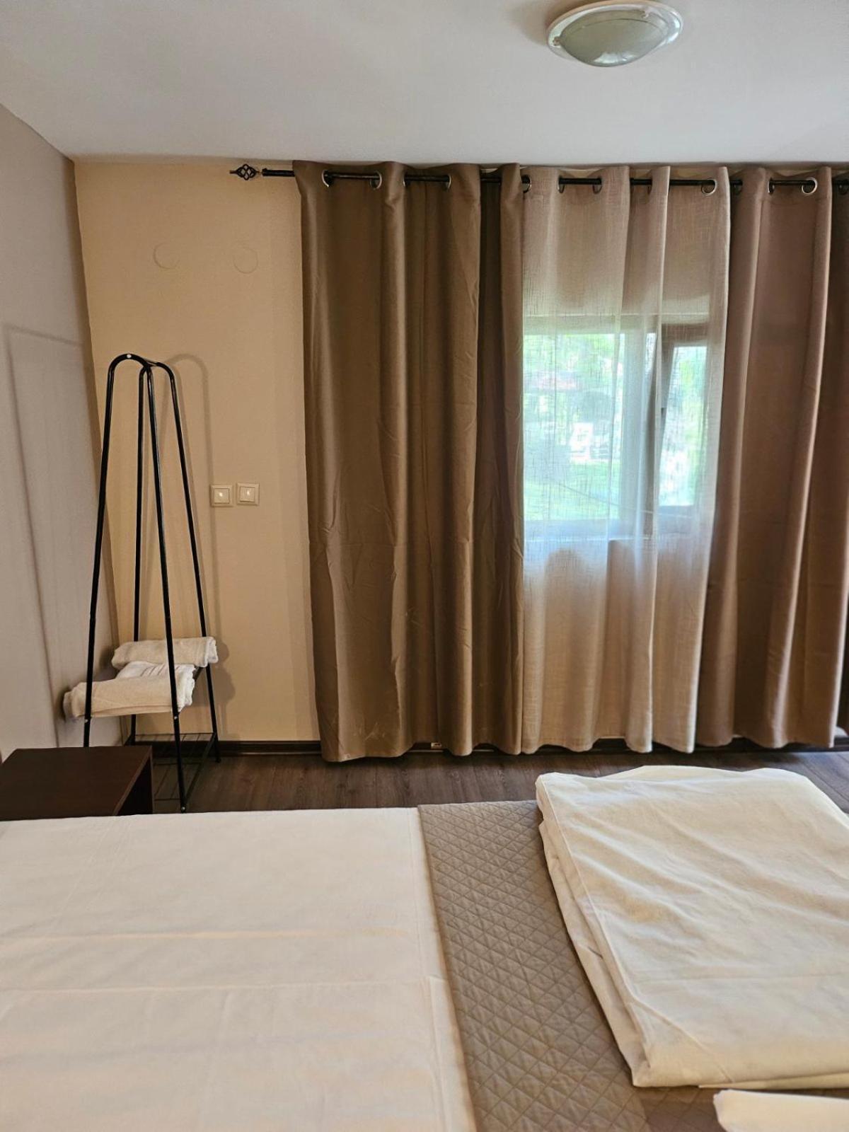 Orehite-Family Hotel ,Food & Pool Bozhichen Ngoại thất bức ảnh