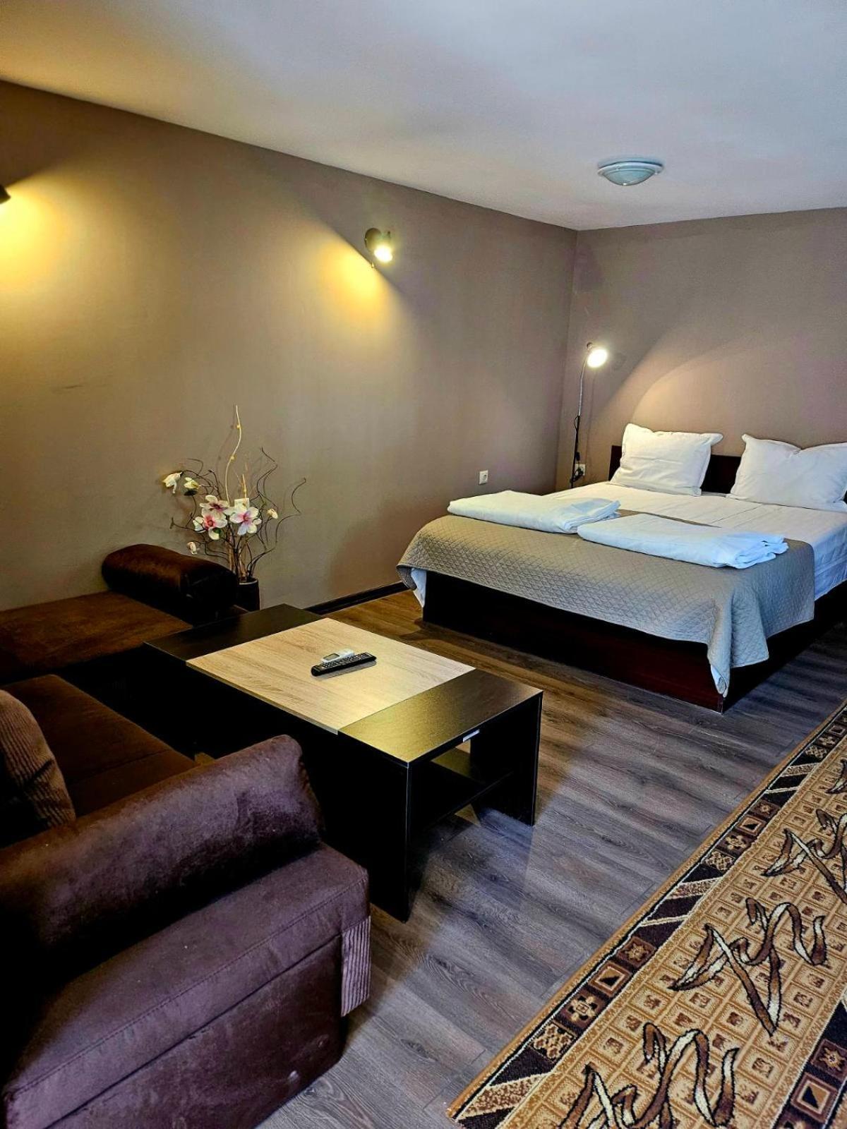 Orehite-Family Hotel ,Food & Pool Bozhichen Ngoại thất bức ảnh