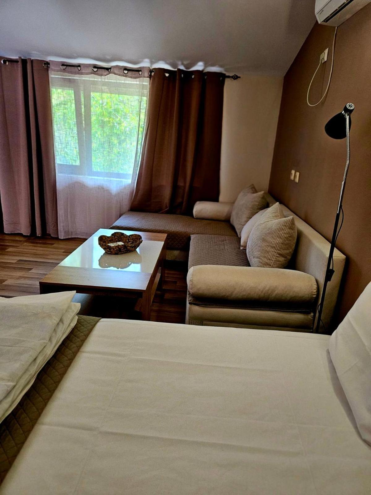Orehite-Family Hotel ,Food & Pool Bozhichen Ngoại thất bức ảnh