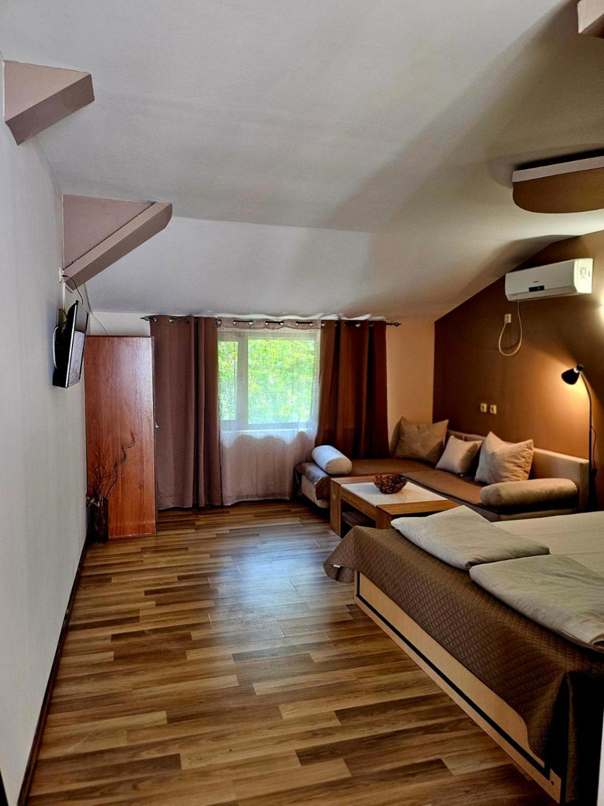 Orehite-Family Hotel ,Food & Pool Bozhichen Ngoại thất bức ảnh