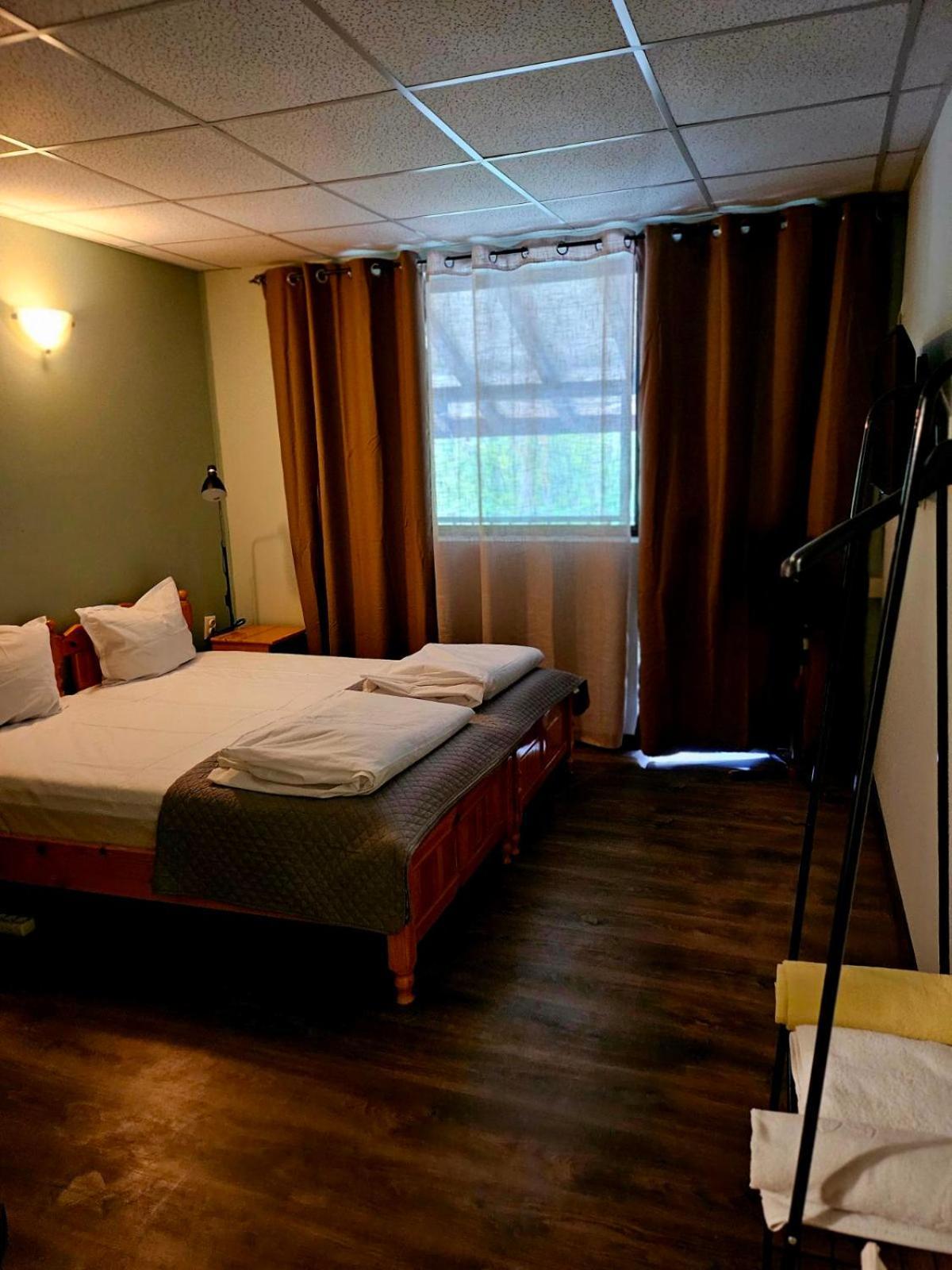 Orehite-Family Hotel ,Food & Pool Bozhichen Ngoại thất bức ảnh