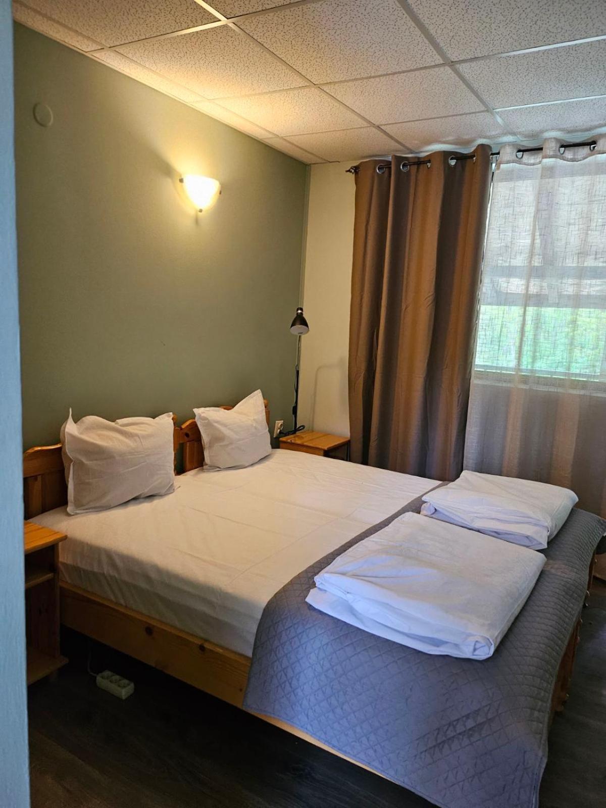 Orehite-Family Hotel ,Food & Pool Bozhichen Ngoại thất bức ảnh