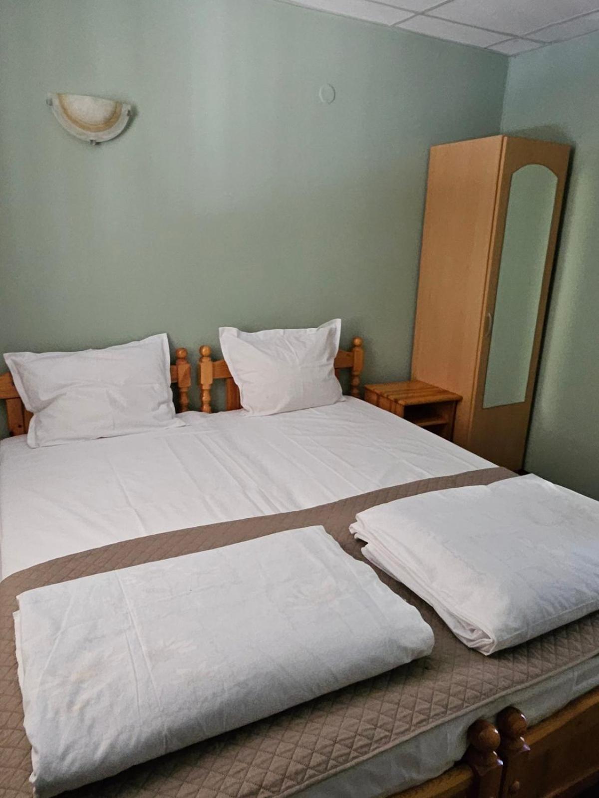 Orehite-Family Hotel ,Food & Pool Bozhichen Ngoại thất bức ảnh